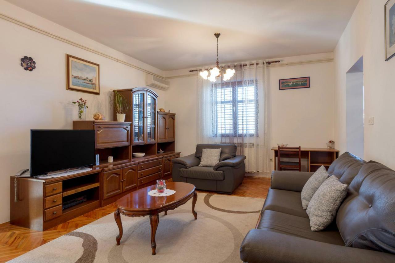 Vacation Home Duilo Donji Zemunik Eksteriør billede