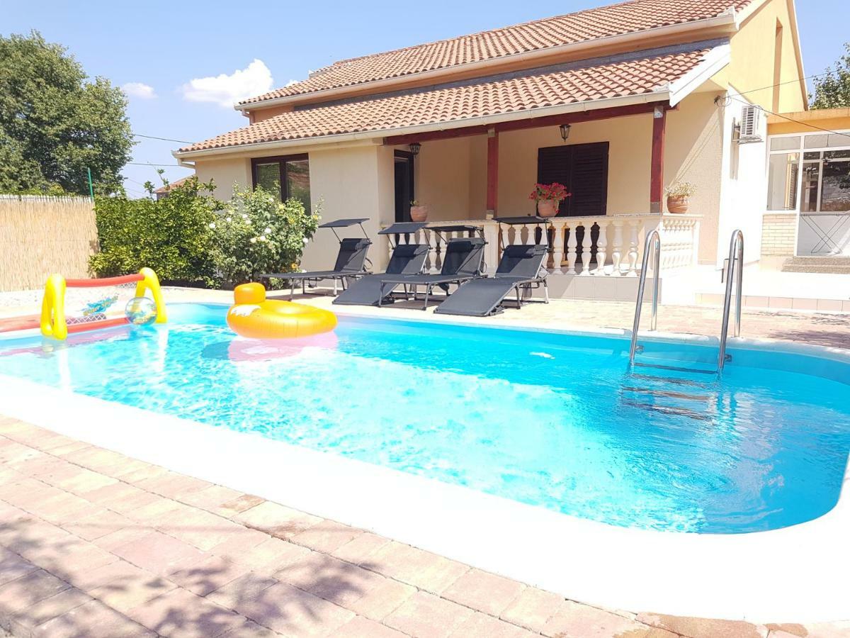 Vacation Home Duilo Donji Zemunik Eksteriør billede