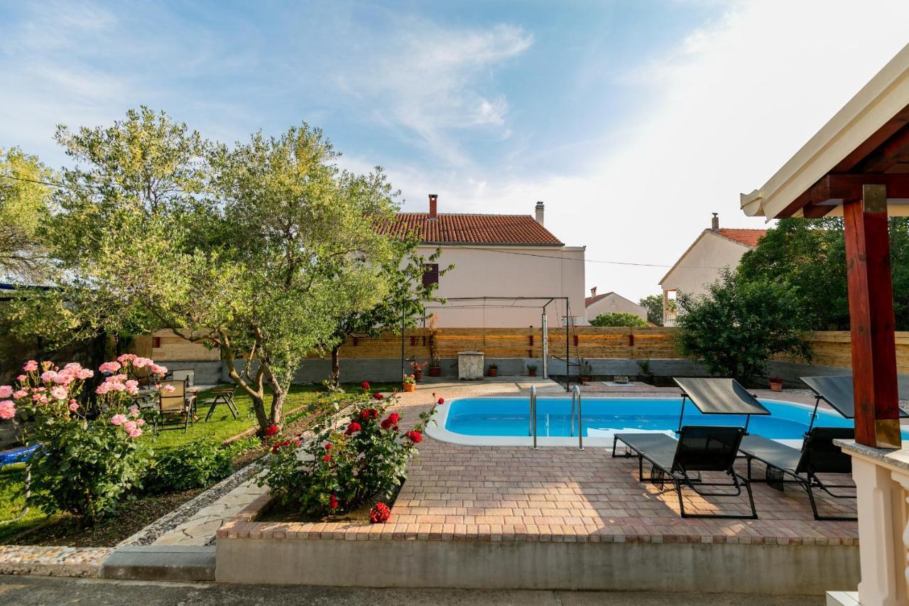 Vacation Home Duilo Donji Zemunik Eksteriør billede