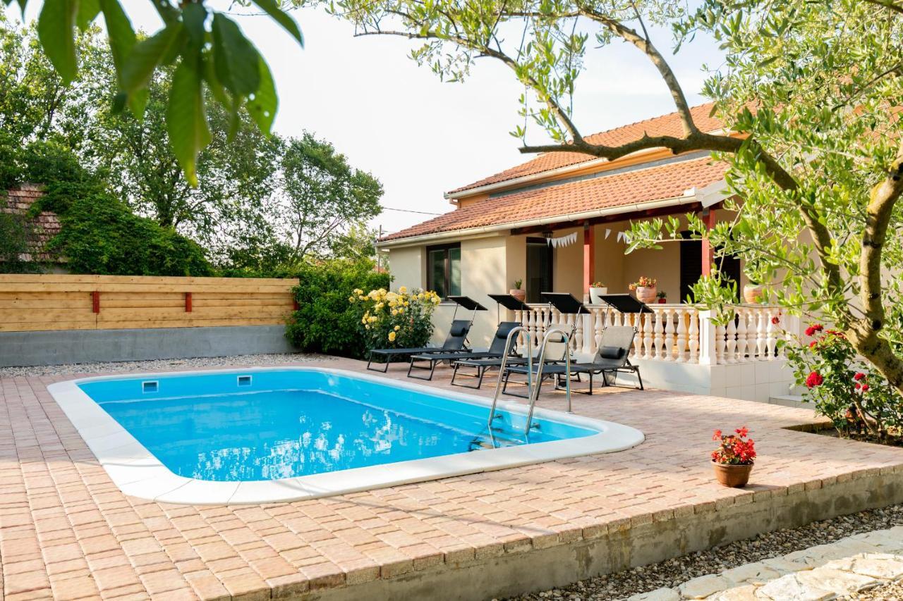Vacation Home Duilo Donji Zemunik Eksteriør billede